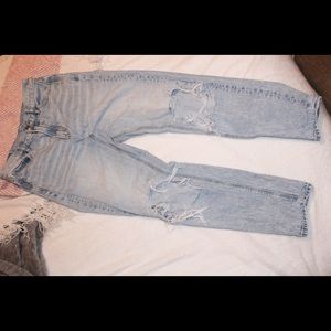 Light-washed American eagle mom jean! Size 0